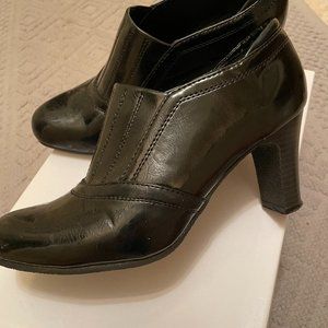 Karen Scott black ankle boots, size 6.